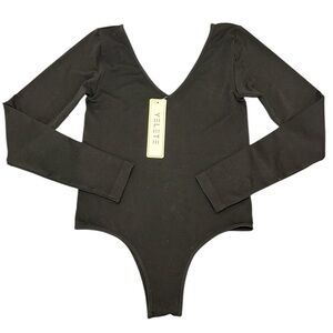 Yelete Black Long‎ Sleeve Bodysuit O/S Stretch V-Neck & Scooped Neckline